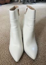 White Boots Size 7.5 Photo 0