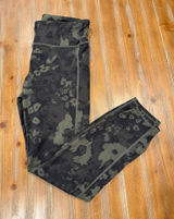 Vuori Stride Pocket Leggings Size Women's M Green Camo High Waist VW429 7/ Photo 0
