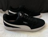 Sneaker Photo 0
