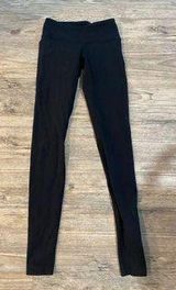 WunderUnder Leggings Photo 0