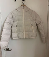 The North Face Women’s Hydrenalite Down Hoodie XS White 600 Fill Puffer Jacket Description: The North Face Women’s Hydrenalite Down Hoodie in white, size XS Photo 0