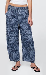 GAP Floral Mid Waist UltraSoft Easy Horseshoe Jeans Size Small Photo 0