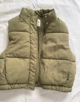 Green puffy vest Size M Photo 0