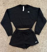 Accolade Set 🖤Cropped Crewneck + Shorts (Black) Photo 0