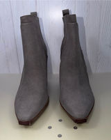 Women’s Gray Faux Suede Chelsea Ankle Boots Size 8 Block Heel Western Photo 0