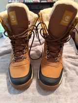 Timberland Womens 9 Tan Faux Fur Winter Boots Like New Photo 0