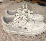 Reebok Sneakers Photo 0