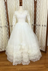 Fabulous Vintage 1950s Tiered Cupcake Lace Wedding Gown Photo 0