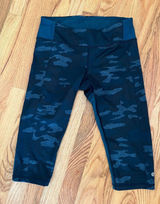 Lululemon Clip In Crops Lotus Camo‎ Oil Slick Blue/ Alberta Lake 8 Photo 0