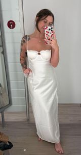 White Dress Photo 0