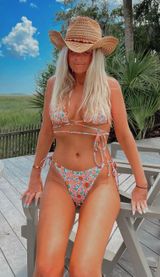 Bikini Photo 0