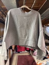 Gray Cropped Nike Sweatshirt Photo 0