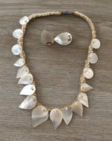 Vintage Shell Necklace + Clip On Earrings Set Photo 0