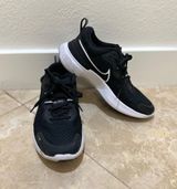 Nike Shoes Photo 0