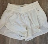 White Lululemon Shorts High-Rise 2.5" Photo 0