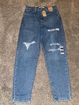Levi's Women's High-Waisted Mom Jeans Distressed Relaxed Tapered Leg, 29x29 Photo 0