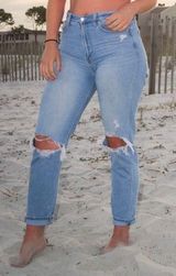 Mom Jeans Photo 0