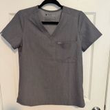 Figs The Technical Collection Catarina One Pocket Gray Scrub Top XS Medical Surg Photo 0