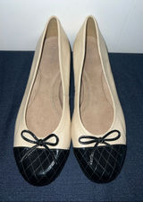 AEROSOLES Beige Ballet Flats with Black Quilted Cap Toe Size 10 Photo 0