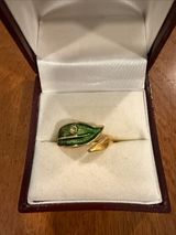 Avon Adjustable Green Enamel Leaf Ring with Gold-Tone Band Photo 0