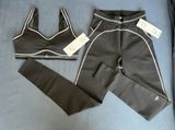 Alo Set Airbrush High-Waist Heart Throb Legging and Airbrush Heart Throb Bra Photo 0