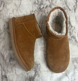 Koolaburra by Ugg Chestnut Suede Shearling Ankle short boots winter 8.5 brown Photo 0