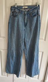 Abercrombie & Fitch The Wide Leg High Rise Jean Medium Wash Size 4L Photo 0