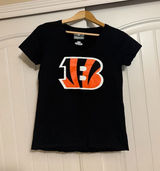 NFL Cincinnati Bengals T Shirt Women's Small Joe Burrow 9 Graphic Fanatics V Neck Photo 0