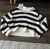 Cropped Stripped Sweater Photo 0
