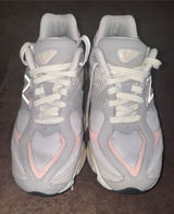 New Balance Women's Light Gray and Pink 9060 Style Sneakers Photo 0