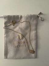 Light pink pendant Kendra Scott necklace Photo 0
