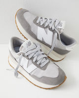 New Balance Shoes Women’s Photo 0