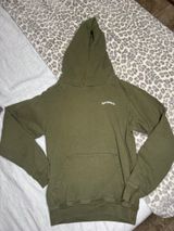 Sporty & Rich Olive Pullover Hoodie with Logo Tag Photo 0